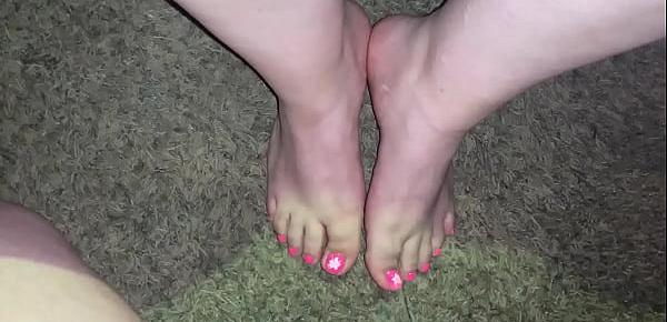  Cumhots on beautiufl Sexy feet and toes CUMPILATION (Amatuer Latina Feet) 4 Cumshots